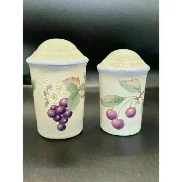 Savior Vivre "Luscious" Salt and Pepper Set Grapes Flowers and Green Leaf Design - Picture 2 of 10